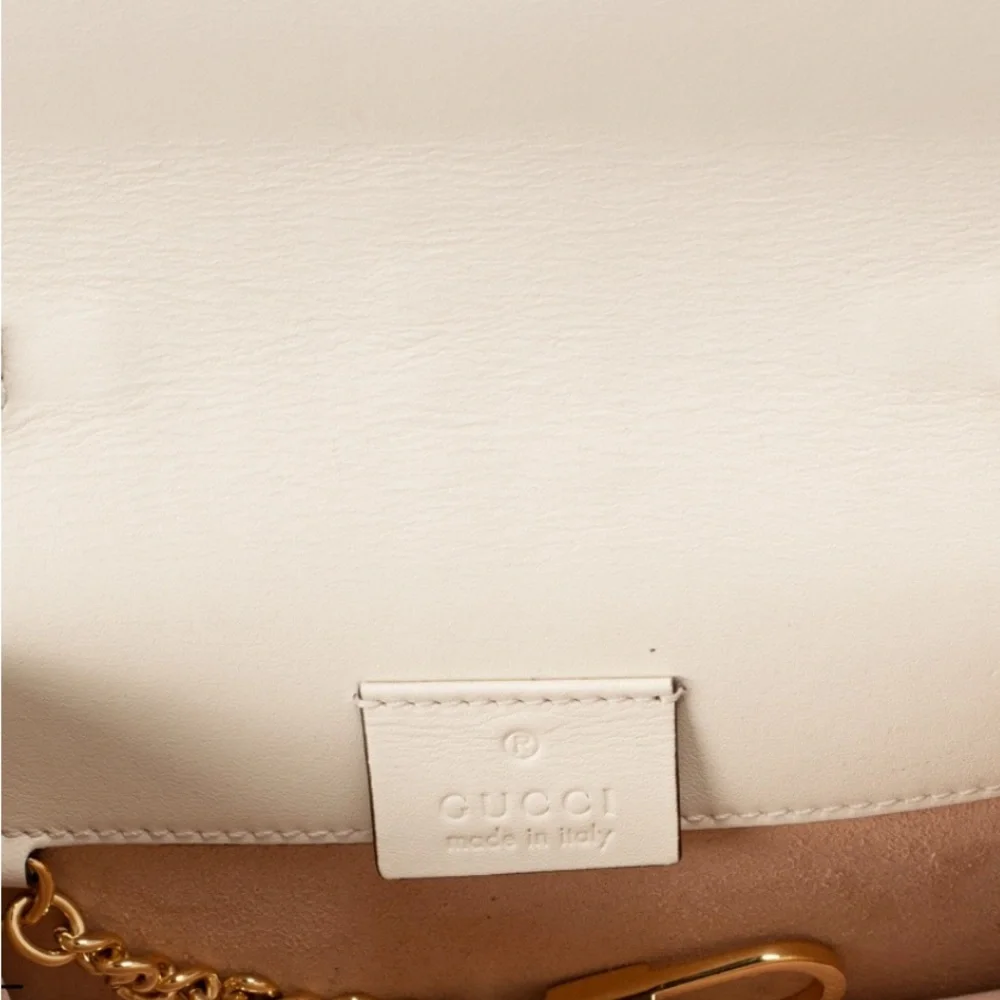 ✨💎GUCCI💎✨ Sylvie chain crossbody w/ COA, Dustbag & GWP. - Picture 5 of 12